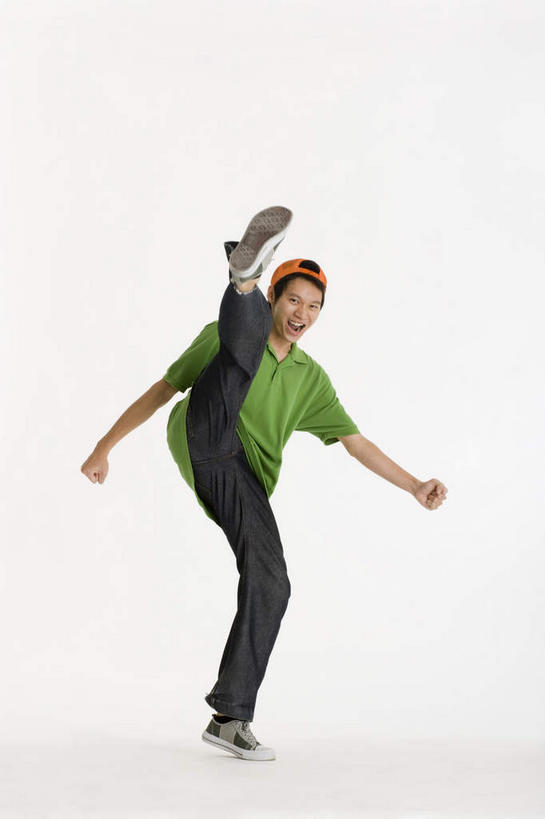 东方人,一个人,站,竖图,室内,白天,白色背景,正面,锻炼,运动,帽子,亚洲,仅一个男性,仅一个人,踢,服装,休闲装,黄种人,运动帽,仅一个年轻男性,衣服,站着,休闲,休闲服,橙色,鸭舌帽,力量,摄影,服饰,影棚,吼叫,空手道,呼啸,力气,气力,体育,男人,男性,年轻男性,亚洲人,站立,彩图,全身,影棚拍摄,健身,拍摄