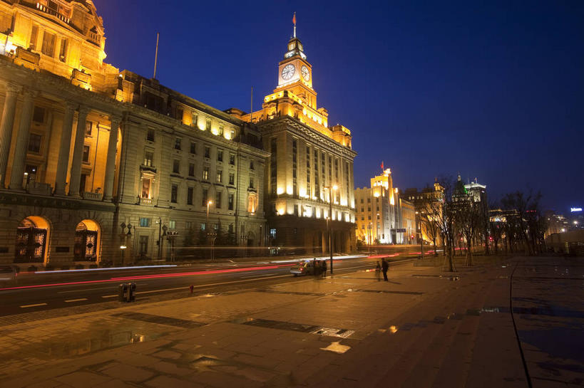 无人,高楼大厦,横图,室外,夜晚,长时间曝光,仰视,度假,美景,城市风光,标志建筑,城市,大厦,道路,地标,建筑,路,路灯,摩天大楼,夜景,公路,照明,上海,中国,亚洲,阴影,光线,影子,景观,灯光,交通,娱乐,建设,黄浦江,灯,蓝色,蓝天,天空,外滩,天,享受,休闲,景色,放松,照亮,申,照明设备,曝光,黄浦区,东亚,浦东发展银行大楼,上海海关大楼,海关大楼,中山东一路,上海市,中华人民共和国,沪,华东地区,马路,彩图,低角度拍摄,大楼,高层建筑,高楼,摩天楼,黄埔滩,上海外滩,外黄埔滩