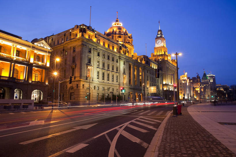 无人,家,横图,室外,夜晚,仰视,旅游,度假,美景,别墅,城市风光,标志建筑,城市,道路,地标,建筑,路,路灯,夜景,公路,照明,上海,中国,亚洲,阴影,光线,影子,房屋,屋子,景观,公寓,建筑群,灯光,分界线,停车线,交通,娱乐,建设,黄浦江,洋房,楼房,住宅,灯,天空,外滩,天,享受,休闲,景色,放松,车行道,车行道分界线,照亮,申,照明设备,标线,黄浦区,东亚,车行线,浦东发展银行大楼,上海海关大楼,海关大楼,中山东一路,上海市,中华人民共和国,沪,华东地区,马路,彩图,低角度拍摄,房子,黄埔滩,上海外滩,外黄埔滩