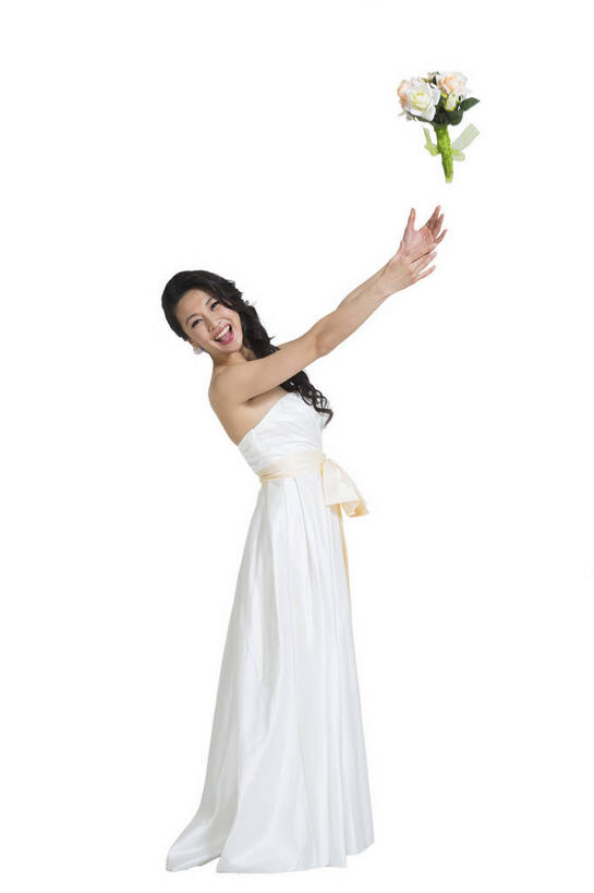 东方人,一个人,新娘,站,举,笑,微笑,竖图,室内,白天,白色背景,侧面,婚纱,裙子,婚礼,快乐,亚洲,仅一个年轻女性,仅一个女性,仅一个人,握,连衣裙,庆祝,盛开,捧花,手捧花,结婚,美丽,拿,花蕾,拿着,扭头,注视,黄种人,花,花瓣,花朵,鲜花,白色,抹胸,花束,花苞,花蕊,观察,看,托,站着,转头,喜庆,妩媚,握着,摄影,影棚,观看,纪念,优雅,察看,关注,摄影棚,抹胸裙,婚礼捧花,阿格莱亚,欧佛洛绪涅,塔利亚,光辉女神,光之女神,欢乐女神,激励女神,美惠女神,美惠三女神,年轻女性,女人,女性,亚洲人,举起,举手,举着,向上举,向上伸,向上托,站立,彩图,全身,影棚拍摄,婚礼服,礼服,高兴,拍摄