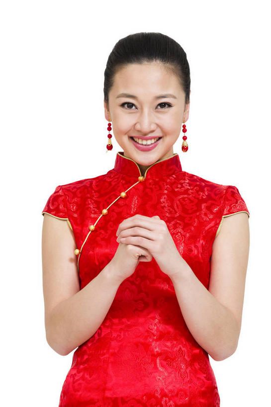 东方人,一个人,站,笑,微笑,露齿笑,竖图,室内,白天,白色背景,正面,民族服装,亚洲,仅一个年轻女性,仅一个女性,仅一个人,旗袍,祝福,注视,黄种人,文化,装饰品,红色,耳环,饰品,首饰,观察,看,手势,站着,恭喜,摄影,影棚,观看,礼节,察看,关注,中国文化,摄影棚,祝贺,礼仪,祝愿,作揖,拱手,尊敬,恭敬,寒暄,恭贺,同喜,耳饰,年轻女性,女人,女性,亚洲人,站立,半身,彩图,影棚拍摄,传统服装,民俗服,拍摄,打手势,传统文化