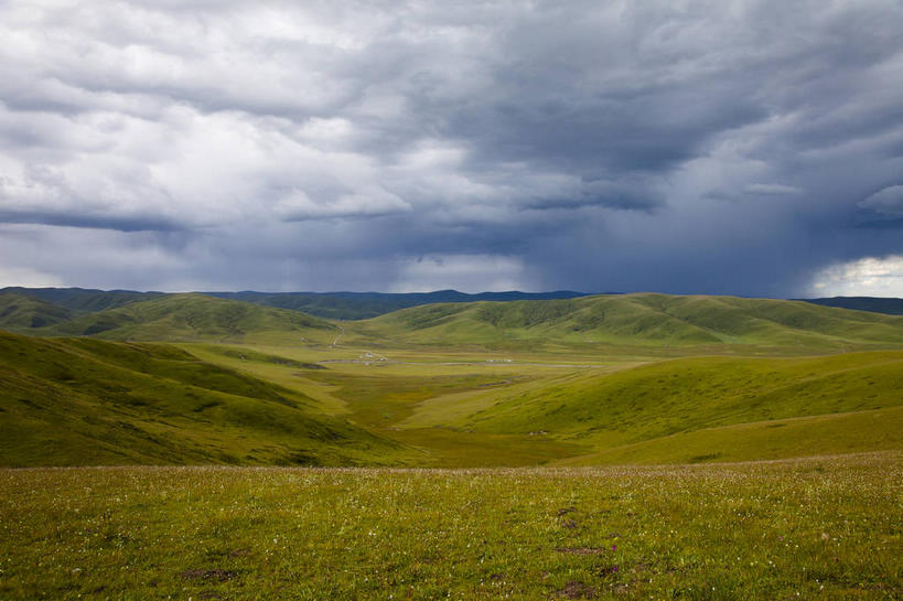 无人,横图,室外,白天,正面,旅游,度假,草地,草原,美景,植物,中国,亚洲,地平线,景观,旷野,乌云,云,阴天,云朵,辽阔,地面,云彩,娱乐,草,绿色,天空,自然,天,享受,休闲,广阔,景色,放松,四川省,一望无际,昏暗,阴沉,自然风光,原野,延伸,东亚,四川,阿坝,中华人民共和国,天地相交,西南地区,阿坝藏族羌族自治州,阿坝州,川,无边无际,一马平川,彩图,马尔康,马尔康县