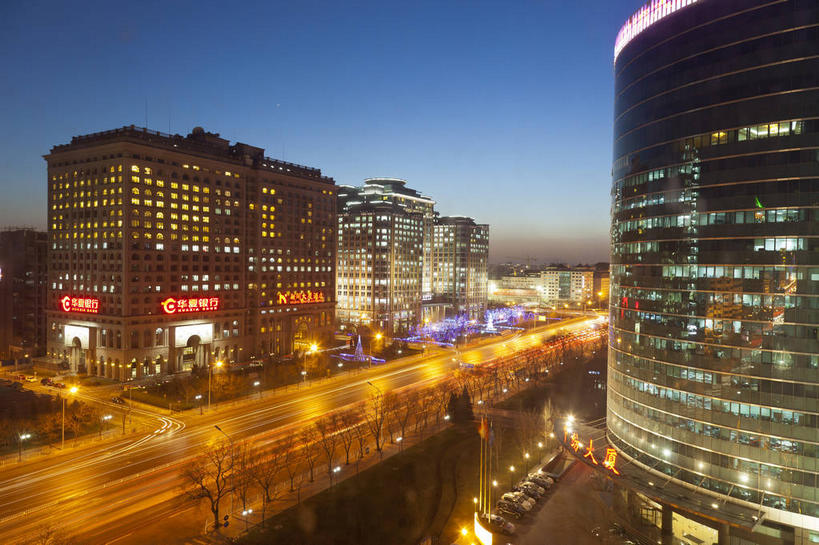 无人,高楼大厦,横图,俯视,室外,夜晚,长时间曝光,度假,美景,城市风光,标志建筑,城市,大桥,大厦,道路,地标,建筑,立交桥,路,路灯,摩天大楼,桥梁,夜景,公路,照明,北京,中国,亚洲,阴影,朦胧,模糊,光线,影子,景观,高架,桥,灯光,交通,首都,娱乐,建设,灯,蓝色,蓝天,天空,天,享受,休闲,景色,放松,照亮,照明设备,曝光,高架桥,长安街,东亚,高架道路,跨线桥,中华人民共和国,北京市,京,北平,华北地区,立体交叉桥,马路,彩图,高角度拍摄,大楼,高层建筑,高楼,摩天楼,神州第一街,枢纽立交,系统立交桥