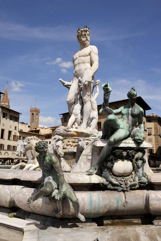 西方人,无人,两个人,家,站,坐,竖图,室外,白天,仰视,旅游,度假,标志建筑,地标,建筑,喷泉,雕塑,意大利,佛罗伦萨,欧洲,欧洲人,阴影,神话,艺术,装饰,光线,雕刻,雕像,影子,房屋,屋子,景观,云,云朵,云彩,文化,娱乐,建设,楼房,裸露,住宅,蓝色,白云,蓝天,天空,阳光,工艺品,天,品味,站着,享受,休闲,旅游胜地,放松,晴朗,赤裸,纪念,美术,托斯卡纳,南欧,主题,裸,传说,水景,陈列,希腊神话,意大利共和国,首府,功能,美学,美观,百花之城,翡冷翠,托斯卡纳大区,米开朗基罗广场,米开朗琪罗广场,海神,尼普顿,波塞冬,普塞顿,男人,男性,年轻男性,白种人,设计,晴空,站立,坐着,彩图,低角度拍摄,全身,房子,佛罗伦斯,佛罗伦斯省,白色人种,高加索人种,欧罗巴人种