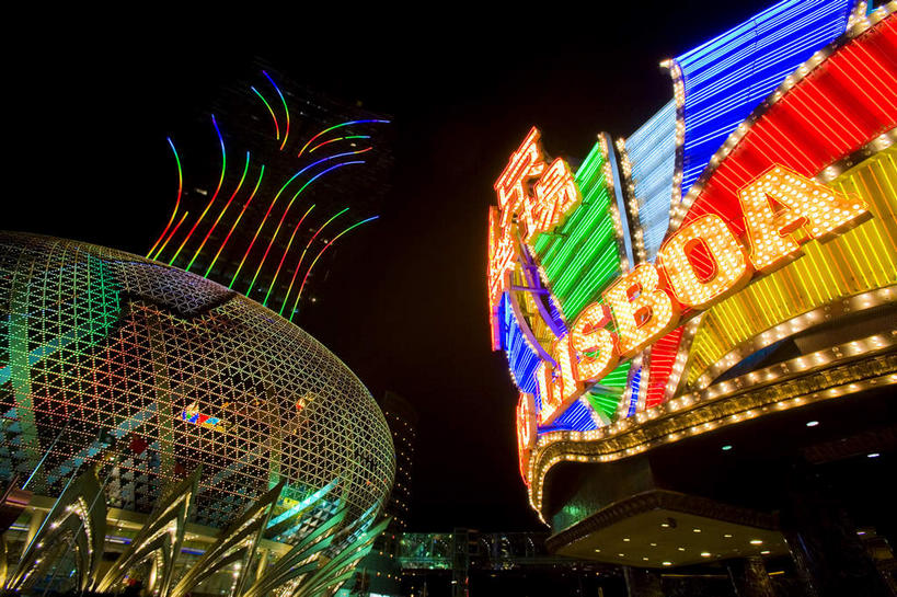 无人,宾馆,横图,彩色,室外,夜晚,仰视,旅游,度假,标志建筑,地标,建筑,酒店,霓虹灯,澳门,中国,亚洲,阴影,光线,英文,标志,文字,影子,字符,字母,灯光,七彩,娱乐,光源,标识,建设,霓虹,灯,葡京酒店,享受,休闲,汉字,旅游胜地,放松,酒家,英文字母,旅社,照明设备,中文,东亚,港澳台,中华人民共和国,氖灯,国文,华文,澳门特别行政区,澳,彩图,低角度拍摄,客店,客栈,旅店,旅馆,商旅