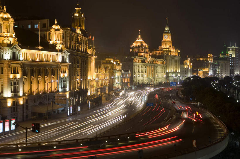 无人,高楼大厦,横图,室外,夜晚,正面,长时间曝光,度假,河流,美景,水,植物,城市风光,标志建筑,城市,大厦,道路,地标,建筑,路,路灯,摩天大楼,夜景,公路,照明,上海,中国,亚洲,阴影,光线,影子,河水,景观,水流,灯光,交通,娱乐,建设,黄浦江,灯,树,树木,绿色,天空,自然,外滩,天,享受,休闲,景色,放松,生长,成长,照亮,申,照明设备,曝光,黄浦区,东亚,浦东发展银行大楼,上海海关大楼,海关大楼,中山东一路,上海市,中华人民共和国,沪,华东地区,马路,彩图,大楼,高层建筑,高楼,摩天楼,黄埔滩,上海外滩,外黄埔滩