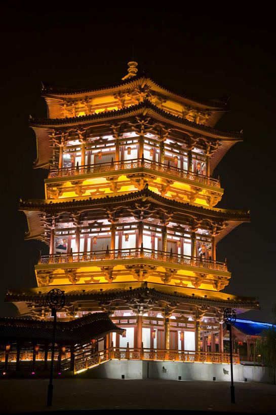 无人,家,竖图,室外,夜晚,正面,旅游,度假,名胜古迹,标志建筑,地标,建筑,西安,中国,亚洲,阴影,遗迹,光线,影子,房屋,屋子,灯光,古迹,文物,娱乐,建设,古建筑,楼房,住宅,天空,天,享受,休闲,旅游胜地,放松,古文明,东亚,陕西,陕西省,西安市,中华人民共和国,省会,西北地区,陕,曲江新区,彩图,房子,芙蓉园,大唐芙蓉园