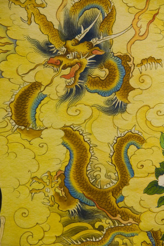 无人,竖图,室内,白天,正面,绘画,成功,一条,飞翔,艺术,飞行,龙,云,云朵,翱翔,古典,云彩,注视,文化,文物,飞,祥云,黄色,白云,工艺品,观察,看,品味,张嘴,古董,观看,美术,吉祥,察看,高雅,古物,高贵,关注,图腾,一幅,挂画,传说,张大嘴巴,古玩,美学,吉利,祥瑞,灵兽,权势,尊荣,幸运,装饰画,张开嘴,半身,彩图