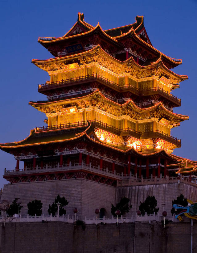 无人,竖图,彩色,室外,白天,仰视,旅游,度假,名胜古迹,窗户,标志建筑,地标,建筑,霓虹灯,中国,亚洲,许多,阴影,遗迹,光线,瓦片,影子,柱子,墙,屋檐,拱门,灯光,七彩,很多,古迹,文物,娱乐,光源,建设,古建筑,江西,霓虹,檐,玻璃窗,墙壁,墙面,灯,蓝色,蓝天,天空,天,享受,休闲,旅游胜地,放松,照明设备,古文明,东亚,江西省,南昌,中华人民共和国,华东地区,省会,氖灯,赣,南昌市,彩图,低角度拍摄,滕王阁