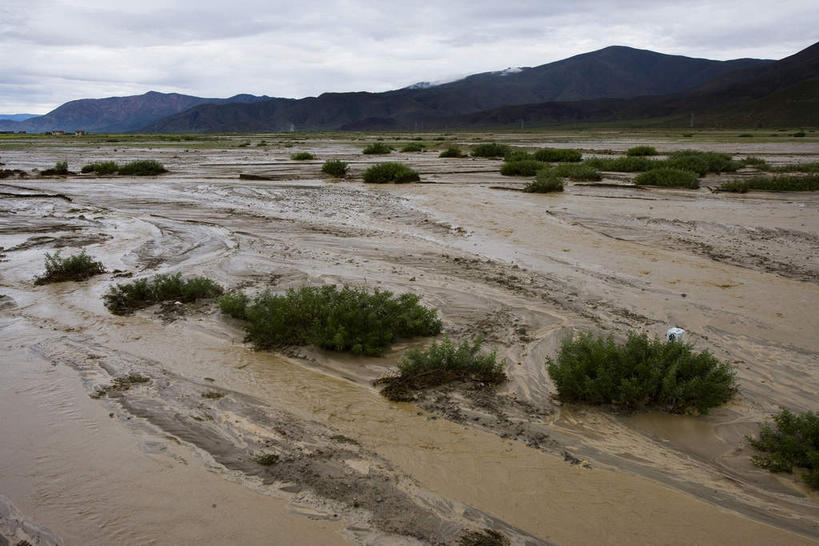 无人,横图,室外,白天,正面,旅游,度假,草地,草坪,美景,沙滩,山,山脉,植物,中国,亚洲,沙子,河岸,河滩,景观,山峰,乌云,云,阴天,云朵,沙地,山峦,云彩,娱乐,西藏,草,树,树木,绿色,天空,自然,群山,天,享受,休闲,景色,放松,生长,成长,昏暗,阴沉,自然风光,藏,东亚,西藏自治区,日喀则,日喀则市,中华人民共和国,西南地区,定日,定日县,彩图