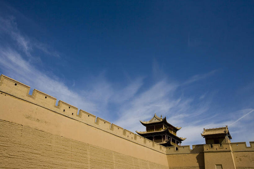 无人,横图,室外,白天,正面,旅游,度假,名胜古迹,标志建筑,地标,建筑,长城,中国,亚洲,阴影,遗迹,光线,瓦片,影子,墙,屋顶,屋檐,云,云朵,云彩,顶棚,古迹,文物,娱乐,建设,城墙,古建筑,檐,墙壁,墙面,蓝色,白云,蓝天,天空,阳光,天,享受,休闲,旅游胜地,放松,晴朗,坚硬,万里长城,防御,古文明,东亚,甘肃,甘肃省,嘉峪关,中华人民共和国,西北地区,甘,嘉峪关市,坚固,晴空,彩图,嘉峪关长城