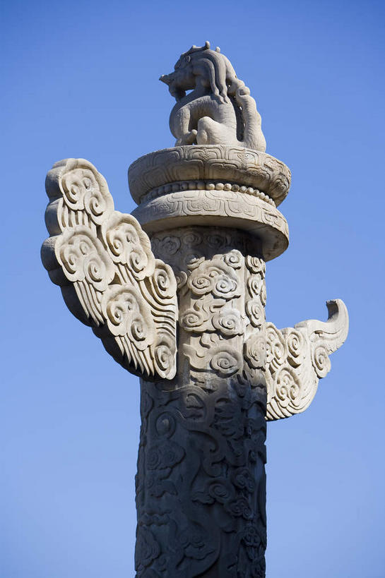 无人,竖图,室外,白天,仰视,旅游,度假,绘画,标志建筑,地标,建筑,雕塑,北京,天安门广场,中国,亚洲,一根,阴影,艺术,装饰,光线,雕刻,雕像,浮雕,影子,柱子,首都,文化,娱乐,建设,华表,石柱,蓝色,蓝天,天空,阳光,工艺品,天,享受,休闲,旅游胜地,放松,晴朗,纪念,华丽,修饰,美术,点缀,主题,陈列,东亚,万里无云,中华人民共和国,东城区,北京市,京,北平,华北地区,功能,美学,衬托,美观,雅致,雅观,晴空,晴空万里,画画,彩图,低角度拍摄,浅浮雕,桓表
