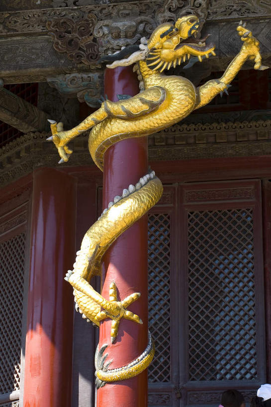 无人,故宫,宫殿,竖图,室外,白天,正面,旅游,度假,绘画,成功,名胜古迹,标志建筑,地标,建筑,雕塑,中国,亚洲,阴影,遗迹,艺术,装饰,环绕,缠绕,光线,龙,雕刻,雕像,浮雕,影子,柱子,古迹,文化,文物,娱乐,建设,古建筑,黄色,阳光,工艺品,享受,休闲,旅游胜地,放松,纪念,美术,宫廷,权利,高贵,主题,图腾,传说,纠缠,陈列,古文明,东亚,辽宁,辽宁省,沈阳,中华人民共和国,省会,功能,美学,祥瑞,灵兽,权势,尊荣,沈阳市,辽,东北地区,王宫,幸运,画画,彩图,全身,皇宫,奉天行宫,沈河区,沈阳故宫,沈阳故宫博物院,盛京宫阙