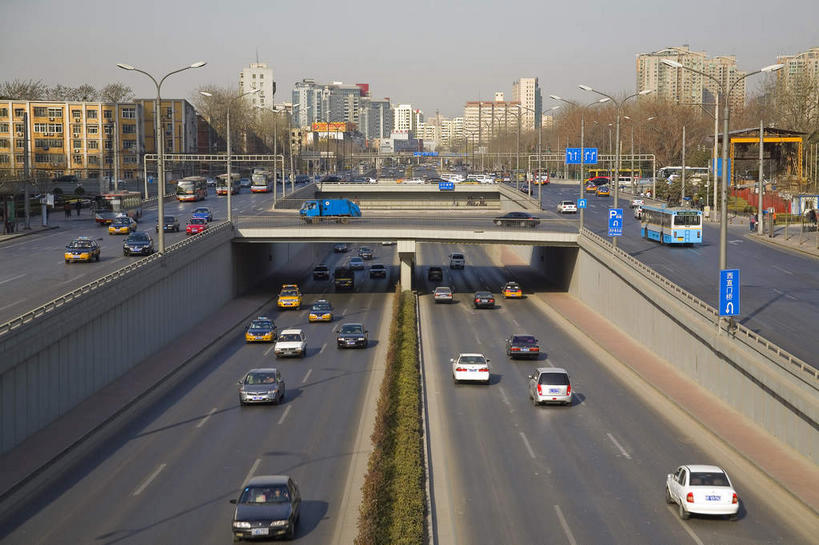 无人,家,横图,室外,白天,正面,消失点,度假,美景,植物,城市风光,城市,道路,路,桥梁,公路,汽车,北京,中国,亚洲,一排,许多,整齐,并列,并排,房屋,屋子,景观,乌云,云,阴天,云朵,天桥,桥,分界线,停车线,交通,首都,很多,云彩,娱乐,楼房,住宅,车,树,树木,排列,绿色,天空,自然,交通工具,轿车,天,享受,休闲,景色,放松,生长,成长,人行桥,车行道,车行道分界线,昏暗,阴沉,队列,载具,标线,平行,东亚,车行线,中华人民共和国,北京市,京,北平,华北地区,马路,彩图,没影点,灭点,房子,过街天桥