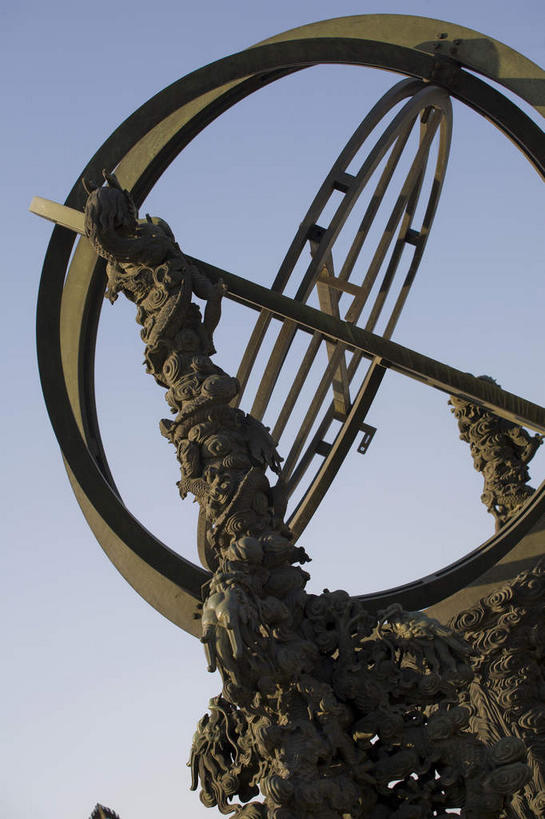 无人,博物馆,竖图,室外,白天,正面,旅游,度假,仪器,标志建筑,地标,建筑,北京,中国,亚洲,阴影,研究,光线,测量,影子,首都,教育,娱乐,建设,蓝色,蓝天,天空,阳光,天,享受,休闲,旅游胜地,放松,晴朗,展览,测量工具,一台,欣赏,天文,陈列,东亚,万里无云,中华人民共和国,东城区,北京市,京,北平,华北地区,量具,量仪,典藏,浑天仪,浑象,浑仪,天文仪器,晴空,晴空万里,彩图,北京古观象台