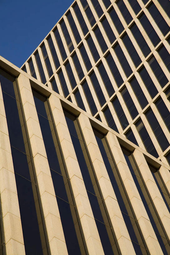 无人,高楼大厦,竖图,室外,白天,仰视,度假,美景,窗户,落地窗,城市风光,城市,大厦,建筑,摩天大楼,北京,中国,亚洲,一排,许多,阴影,整齐,并列,并排,光线,影子,墙,景观,首都,很多,娱乐,建设,玻璃窗,墙壁,墙面,排列,蓝色,蓝天,天空,阳光,天,享受,休闲,景色,放松,晴朗,队列,平行,玻璃幕墙,东亚,万里无云,中华人民共和国,北京市,京,北平,华北地区,朝阳区,晴空,晴空万里,彩图,低角度拍摄,大楼,高层建筑,高楼,摩天楼,北京CBD,北京商务中心区,中国北京大北窑,北京CBD万达广场