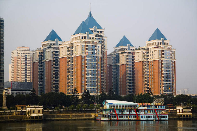 无人,家,高楼大厦,横图,室外,白天,正面,度假,河流,美景,水,植物,窗户,城市风光,城市,大厦,建筑,摩天大楼,中国,亚洲,一排,许多,波纹,飞溅,整齐,并列,并排,溅,液体,房屋,墙,屋顶,屋子,河水,景观,水滴,水流,乌云,云,阴天,云朵,公寓,很多,云彩,顶棚,娱乐,洋房,楼房,玻璃窗,墙壁,墙面,住宅,水珠,树,树木,排列,绿色,倒影,水纹,天空,自然,船尾波,波浪,天,享受,休闲,景色,放松,生长,成长,倒映,昏暗,阴沉,队列,喷洒,平行,福建,东亚,台江,福建省,中华人民共和国,华东地区,省会,闽,福州,福州市,反照,彩图,房子,大楼,高层建筑,高楼,摩天楼,仓山区,南台岛,台江区,中洲岛