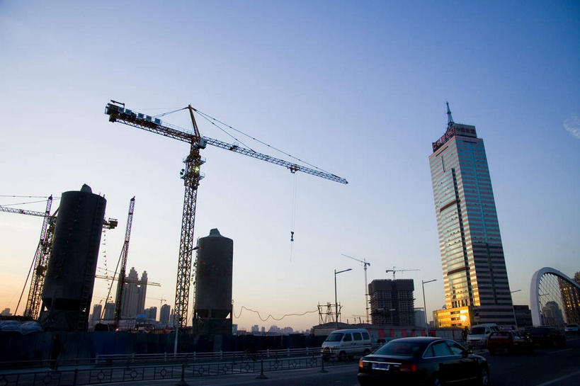 无人,高楼大厦,横图,室外,白天,仰视,度假,技术,美景,日落,窗户,落地窗,城市风光,城市,大厦,建筑,摩天大楼,天津,中国,亚洲,一排,许多,悬挂,整齐,并列,并排,钩子,景观,晚霞,霞光,落日,挂钩,很多,背光,娱乐,设备,建设,玻璃窗,排列,施工,倒影,黄昏,绳子,建筑工地,享受,休闲,机械,起重机,景色,彩霞,放松,吊机,绳索,工程,倒映,队列,平行,逆光,玻璃幕墙,塔吊,东亚,中华人民共和国,华北地区,地盘,建筑地盘,施工地盘,天津市,夕照,反照,薄暮,夕阳,彩图,低角度拍摄,傍晚,大楼,高层建筑,高楼,工地,摩天楼,斜阳,津,标准节,塔式起重机