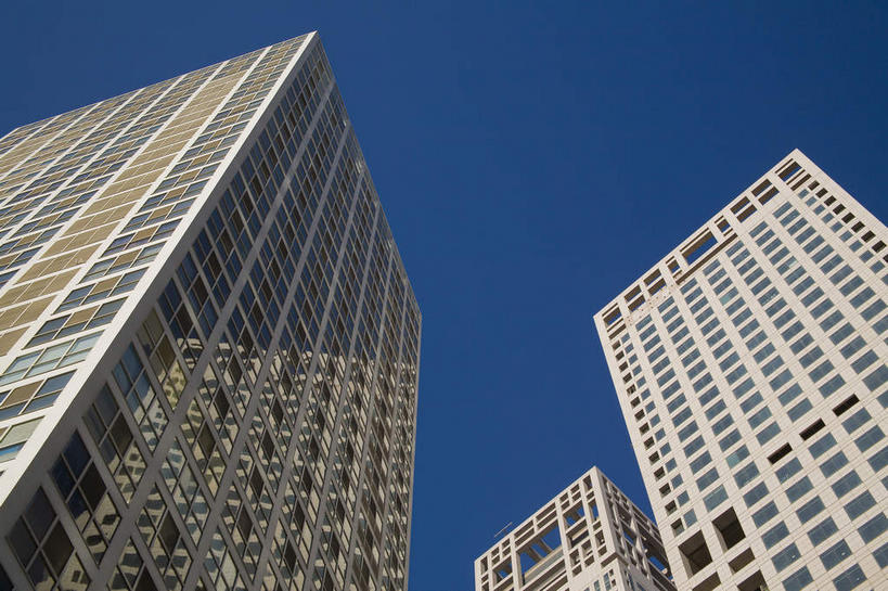 无人,高楼大厦,横图,室外,白天,仰视,旅游,度假,窗户,落地窗,标志建筑,大厦,地标,建筑,摩天大楼,北京,中国,亚洲,一排,许多,阴影,整齐,并列,并排,光线,影子,首都,很多,娱乐,建设,玻璃窗,排列,蓝色,蓝天,天空,阳光,天,享受,休闲,旅游胜地,放松,晴朗,队列,平行,玻璃幕墙,东亚,万里无云,中华人民共和国,北京市,京,北平,华北地区,朝阳区,晴空,晴空万里,彩图,低角度拍摄,大楼,高层建筑,高楼,摩天楼,北京CBD,北京商务中心区,中国北京大北窑,北京建外SOHO,建外SOHO