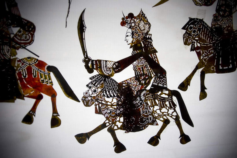 东方人,无人,三个人,横图,室外,白天,正面,度假,安全,竞争,美景,城市风光,城市,马,野生动物,帽子,北京,天安门广场,中国,亚洲,士兵,对抗,骑马,握,阴影,古老,艺术,冲突,光线,盔甲,影子,景观,灯光,刀具,防护,首都,拿,拿着,注视,黄种人,破坏,娱乐,传统,骑,动物,刀,观察,看,享受,休闲,武器,景色,放松,战争,握着,运输,牲畜,观看,保护,损坏,察看,攻击,威胁,对立,关注,矛盾,兵器,三匹,戏剧,保险,剪影,演唱,防御,东亚,皮影戏,中华人民共和国,东城区,北京市,京,北平,华北地区,中国国家博物馆,铠甲,敌对,挫败,斗争,抗拒,抗衡,凶器,杀伤,威慑,防具,防卫,配乐,灯影戏,傀儡戏,驴皮影,影子戏,平安,危险,男人,男性,年轻男性,亚洲人,半身,彩图,中国革命博物馆,匕首,甲胄