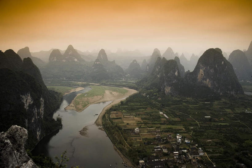 无人,横图,俯视,室外,白天,旅游,度假,河流,石头,美景,日落,山,山脉,水,峡谷,桂林,中国,亚洲,石子,河水,景观,山峰,水流,晚霞,霞光,落日,山谷,山峦,娱乐,倒影,自然,黄昏,群山,享受,休闲,景色,彩霞,放松,广西,倒映,岩层,自然风光,东亚,漓江,阳朔,广西壮族自治区,中华人民共和国,桂林市,桂,华南地区,夕照,反照,薄暮,阳朔县,兴坪,兴坪镇,石块,岩石,夕阳,彩图,高角度拍摄,傍晚,斜阳,阳朔相公山