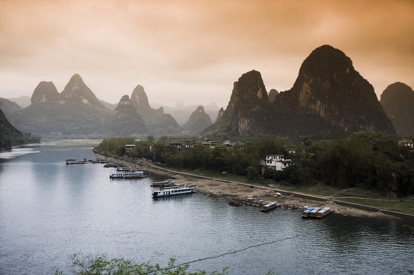 无人,横图,室外,白天,正面,旅游,度假,河流,美景,日落,山,山脉,水,植物,船,桂林,中国,亚洲,许多,波纹,漂浮,河水,景观,山峰,水流,晚霞,霞光,落日,褐色,涟漪,山峦,很多,娱乐,树,树木,绿色,倒影,水纹,自然,黄昏,交通工具,波浪,群山,享受,休闲,景色,彩霞,放松,生长,成长,广西,漂流,倒映,自然风光,载具,东亚,漓江,阳朔,广西壮族自治区,中华人民共和国,桂林市,桂,华南地区,水晕,流浪,流落,流散,漂泊,飘泊,飘流,夕照,反照,薄暮,阳朔县,兴坪,兴坪镇,夕阳,彩图,傍晚,斜阳