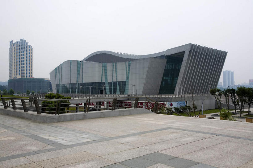 无人,高楼大厦,栏杆,横图,室外,白天,仰视,旅游,度假,树林,植物,窗户,楼梯,标志建筑,大厦,道路,地标,建筑,路,摩天大楼,武汉,中国,亚洲,扶手,柱子,阶梯,墙,乌云,云,阴天,云朵,小路,交通,云彩,娱乐,建设,护栏,玻璃窗,墙壁,墙面,台阶,树,树木,绿色,天空,自然,天,享受,休闲,旅游胜地,放松,生长,成长,昏暗,阴沉,东亚,湖北,湖北省,武汉市,汉阳,中华人民共和国,省会,华中地区,鄂,彩图,低角度拍摄,大楼,高层建筑,高楼,摩天楼,汉阳区,武汉琴台文化艺术中心