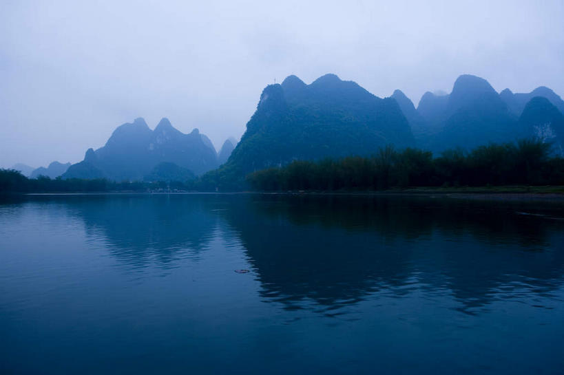 无人,横图,室外,白天,正面,旅游,度假,河流,石头,美景,日落,山,山脉,水,峡谷,桂林,中国,亚洲,石子,河水,景观,山峰,水流,晚霞,霞光,落日,山谷,山峦,背光,娱乐,倒影,自然,黄昏,群山,享受,休闲,景色,彩霞,放松,广西,倒映,岩层,自然风光,逆光,东亚,漓江,阳朔,广西壮族自治区,中华人民共和国,桂林市,桂,华南地区,夕照,反照,薄暮,阳朔县,兴坪,兴坪镇,石块,岩石,夕阳,彩图,傍晚,斜阳,阳朔相公山