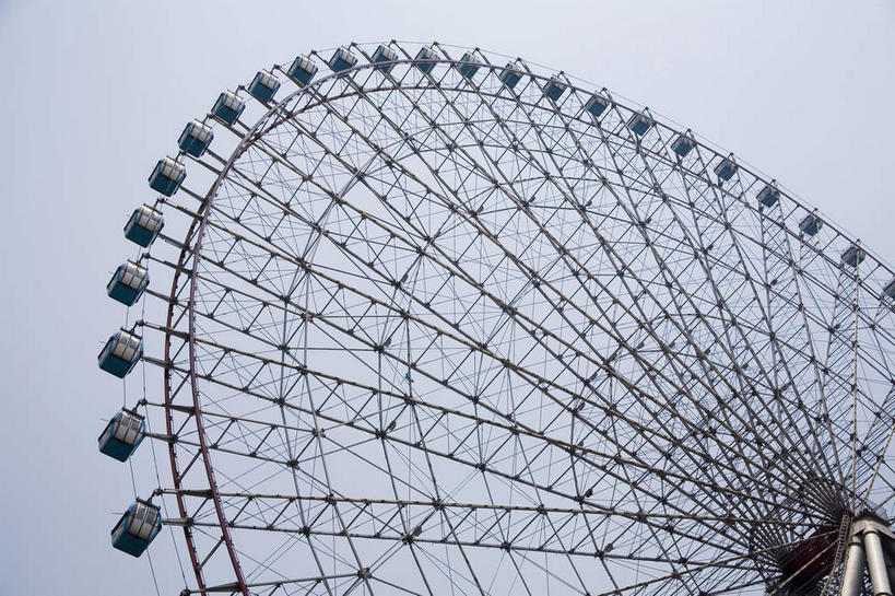 无人,游乐园,横图,室外,白天,仰视,旅游,度假,游戏,标志建筑,地标,建筑,游乐场,中国,亚洲,环绕,围绕,乌云,云,阴天,云朵,摩天轮,玩,云彩,环抱,娱乐,建设,架子,天空,天,享受,休闲,旅游胜地,放松,游乐设施,活动,支撑,固定,昏暗,阴沉,发泄,消遣,智力,东亚,湖南,湖南省,费里斯大转轮,中华人民共和国,省会,宣泄,乐园,华中地区,长沙,长沙市,湘,主题公园,萦绕,游艺设施,玩耍,嬉戏,彩图,低角度拍摄,人造公园,主题乐园,天心区,贺龙体育场,贺龙体育文化中心,新世纪文化中心