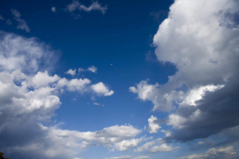 无人,横图,室外,特写,白天,仰视,美景,丽江,中国,亚洲,阴影,光线,影子,景观,云,云朵,云彩,云南,蓝色,白云,蓝天,天空,阳光,自然,天,景色,四川省,晴朗,自然风光,东亚,凉山彝族自治州,四川,盐源县,泸沽湖,凉山,云南省,中华人民共和国,西南地区,川,滇,丽江市,凉山州,晴空,彩图,低角度拍摄,左所海,盐源,宁蒗彝族自治县,宁蒗县,鲁窟海子,亮海