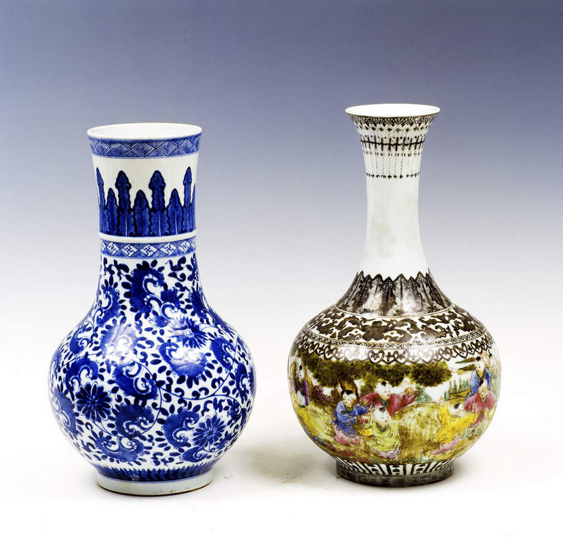 无人,横图,室内,特写,白天,正面,静物,花瓶,蓝色背景,艺术,纹路,瓷器,纹理,手工艺品,陶瓷,陶瓷制品,文化,传统,两个,瓶子,工艺品,摄影,影棚,青花瓷,高雅,肌理,自信心,品位,磁器,白地青花瓷,青花,彩图,影棚拍摄,拍摄