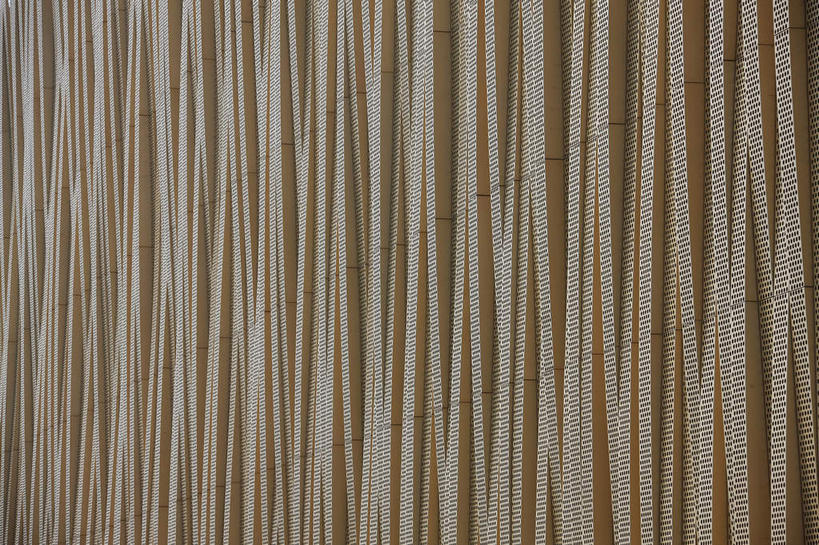 无人,体育馆,运动场,横图,室外,白天,仰视,旅游,度假,标志建筑,地标,建筑,北京,中国,亚洲,阴影,反射,纹路,纹理,影子,墙,首都,娱乐,建设,体育场,墙壁,墙面,黄色,享受,休闲,旅游胜地,放松,东亚,肌理,中华人民共和国,北京市,京,北平,华北地区,运动馆,彩图,低角度拍摄,北京奥林匹克篮球馆,万事达中心,五棵松体育馆,西四环