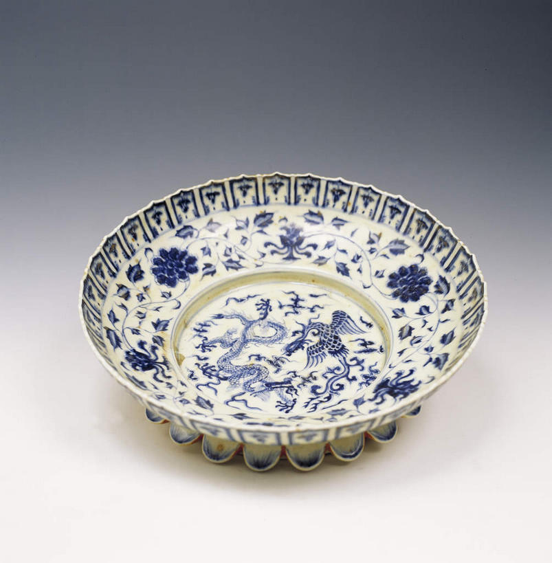 无人,竖图,俯视,室内,特写,白天,桌面,桌子,静物,餐具,灰色背景,艺术,纹路,瓷器,碟子,盘,纹理,手工艺品,文化,传统,一个,盘子,工艺品,碟,摄影,影棚,单个,青花瓷,高雅,摄影棚,肌理,自信心,品位,磁器,白地青花瓷,青花,彩图,高角度拍摄,影棚拍摄,拍摄