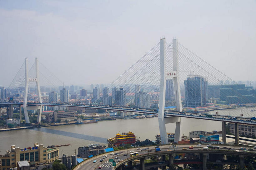 无人,高楼大厦,横图,俯视,航拍,室外,白天,旅游,度假,河流,水,标志建筑,大桥,大厦,道路,地标,建筑,路,摩天大楼,桥梁,公路,汽车,上海,中国,亚洲,许多,阴影,光线,影子,河水,水流,云,云朵,高架,斜拉桥,桥,交通,很多,云彩,娱乐,建设,黄浦江,浦东,车,蓝色,白云,蓝天,天空,阳光,交通工具,轿车,天,享受,休闲,旅游胜地,放松,晴朗,申,鸟瞰,载具,南浦大桥,高架桥,黄浦区,浦东新区,东亚,上海市,高架道路,跨线桥,中华人民共和国,沪,华东地区,斜张桥,晴空,马路,彩图,高角度拍摄,大楼,高层建筑,高楼,摩天楼,春申江