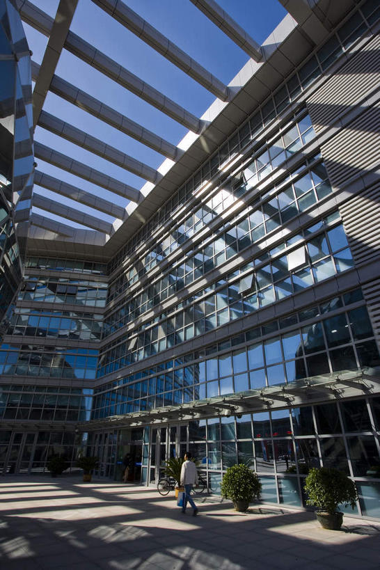 无人,竖图,室外,白天,仰视,旅游,度假,技术,窗户,落地窗,标志建筑,地标,建筑,中国,亚洲,一排,许多,阴影,研究,整齐,并列,并排,光线,科学,影子,很多,教育,娱乐,建设,玻璃窗,架子,排列,阳光,享受,休闲,旅游胜地,放松,展览,支撑,固定,队列,欣赏,科技馆,平行,陈列,玻璃幕墙,东亚,宁夏,银川,首府,中华人民共和国,西北地区,银川市,宁夏回族自治区,宁,彩图,低角度拍摄,科学技术馆,宁夏科技馆