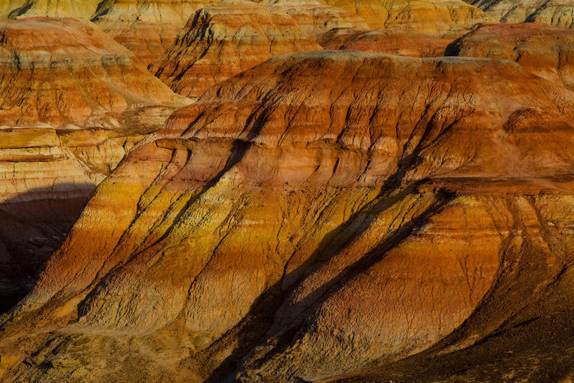 无人,横图,俯视,室外,白天,旅游,度假,石头,美景,山,山脉,峡谷,植物,中国,亚洲,许多,阴影,光线,石子,影子,景观,山峰,山谷,山峦,很多,娱乐,绿色,阳光,自然,群山,享受,休闲,景色,放松,生长,成长,岩层,自然风光,东亚,新疆,阿勒泰地区,伊犁,中华人民共和国,新疆维吾尔自治区,西北地区,伊犁哈萨克自治州,石块,岩石,彩图,高角度拍摄,新,阿勒泰五彩城,富蕴,富蕴县,新疆五彩城