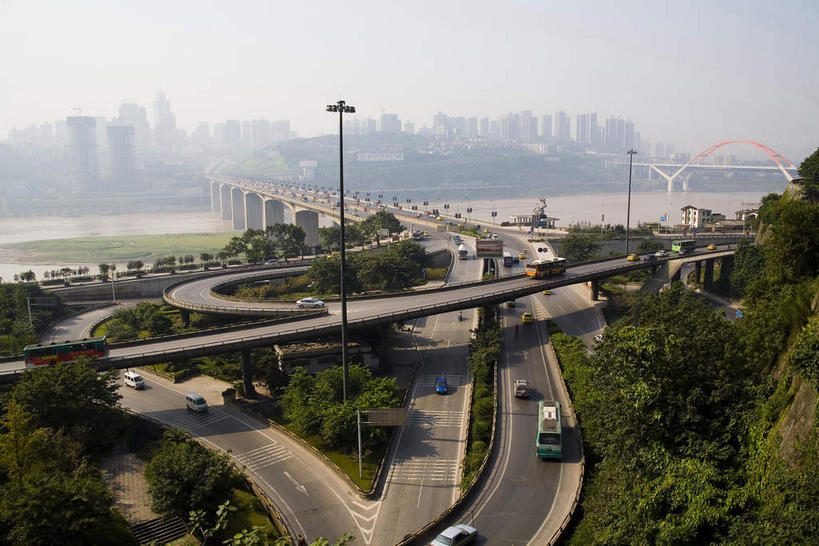 无人,高楼大厦,横图,俯视,航拍,室外,白天,度假,河流,美景,水,雾,城市风光,城市,大桥,大厦,道路,建筑,立交桥,路,路灯,摩天大楼,桥梁,公路,汽车,照明,重庆,中国,亚洲,许多,朦胧,模糊,曲折,弯曲,河水,景观,水流,高架,桥,灯光,分界线,停车线,交通,很多,娱乐,车,灯,交通工具,轿车,享受,休闲,景色,放松,蜿蜒,车行道,车行道分界线,照亮,迷雾,照明设备,鸟瞰,载具,标线,高架桥,东亚,车行线,高架道路,跨线桥,渝中区,中华人民共和国,西南地区,重庆市,渝,大雾,立体交叉桥,马路,彩图,高角度拍摄,大楼,高层建筑,高楼,摩天楼,枢纽立交,系统立交桥,石板坡立交桥