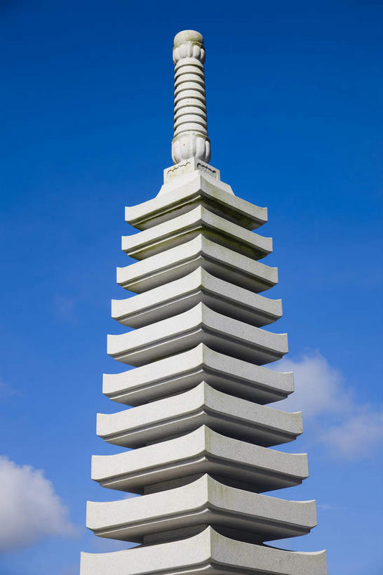 无人,竖图,室外,特写,白天,仰视,旅游,度假,名胜古迹,标志建筑,地标,建筑,中国,亚洲,一排,阴影,遗迹,整齐,并列,并排,光线,瓦片,影子,屋檐,云,云朵,塔,云彩,古迹,文物,娱乐,建设,古建筑,檐,海南,排列,蓝色,白色,白云,蓝天,天空,阳光,天,享受,休闲,旅游胜地,放松,海南省,晴朗,队列,平行,古文明,东亚,中华人民共和国,华南地区,琼,晴空,彩图,低角度拍摄,博鳌,博鳌镇,琼东,琼海,琼海市,博鳌禅寺