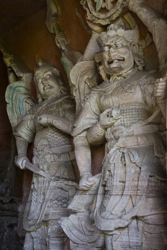 东方人,无人,两个人,站,竖图,室内,白天,正面,民族服装,旅游,度假,竞争,标志建筑,地标,建筑,帽子,雕塑,重庆,中国,亚洲,对抗,握,阴影,服装,艺术,装饰,冲突,反射,雕刻,雕像,影子,墙,拿,拿着,黄种人,破坏,娱乐,建设,石雕,墙壁,墙面,两个,衣服,工艺品,站着,张嘴,享受,休闲,武器,旅游胜地,放松,战争,握着,服饰,纪念,美术,损坏,剑,攻击,威胁,衣着,穿着,对立,矛盾,兵器,主题,防御,陈列,张大嘴巴,东亚,大足石刻,大足县,中华人民共和国,西南地区,功能,美学,敌对,挫败,斗争,抗拒,抗衡,杀伤,威慑,重庆市,渝,短剑,衣饰,大足,大足区,山城,百兵之君,短兵,危险,男人,男性,年轻男性,亚洲人,张开嘴,站立,半身,彩图,传统服装,民俗服