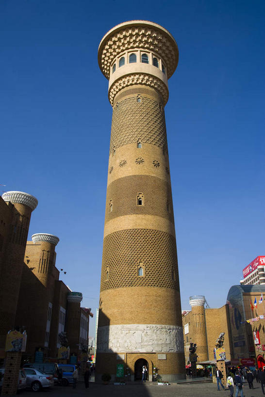 东方人,家,走,竖图,室外,白天,仰视,度假,美景,窗户,城市风光,城市,道路,路,汽车,中国,亚洲,行人,阴影,服装,光线,影子,房屋,墙,屋子,景观,小路,塔,交通,许多人,休闲装,黄种人,娱乐,楼房,路人,玻璃窗,墙壁,墙面,住宅,车,衣服,蓝色,蓝天,天空,阳光,交通工具,轿车,天,一群人,享受,休闲,休闲服,景色,放松,服饰,晴朗,载具,东亚,乌鲁木齐,新疆,国际大巴扎,万里无云,首府,中华人民共和国,乌鲁木齐市,新疆维吾尔自治区,西北地区,大巴扎,过客,男人,男性,年轻男性,年轻女性,女人,女性,亚洲人,晴空,晴空万里,步行,散步,走路,半身,彩图,低角度拍摄,房子,二道桥,二道桥商业圈,天山区,新疆国际大巴扎,新