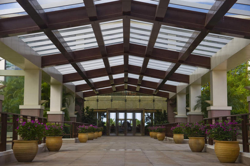 无人,横图,室外,白天,正面,度假,美景,植物,窗户,地板,门,天花板,城市风光,城市,三亚,中国,亚洲,一排,许多,阴影,整齐,盛开,反射,盆栽,影子,柱子,墙,景观,走道,走廊,过道,盆景,很多,花蕾,娱乐,玻璃窗,墙壁,墙面,花,花瓣,花朵,鲜花,树,树木,海南,排列,绿色,自然,门框,花苞,花蕊,享受,休闲,景色,放松,海南省,生长,成长,队列,东亚,三亚湾,三亚市,中华人民共和国,华南地区,琼,盆景树,盆栽树,彩图,三亚湾度假区,三亚亚太国际会议中心,亚太国际会议中心