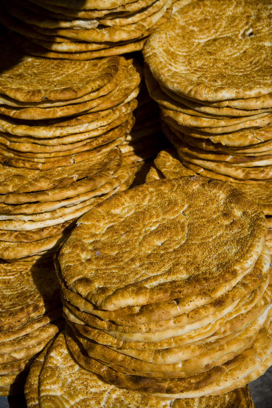 无人,竖图,俯视,室外,特写,白天,一排,许多,阴影,整齐,光线,影子,芝麻,很多,排列,阳光,堆,队列,馕,馕饼,脂麻,胡麻,白麻,巨胜子,油麻,胡饼,埃特买克,炉饼,尤哈,彩图,高角度拍摄