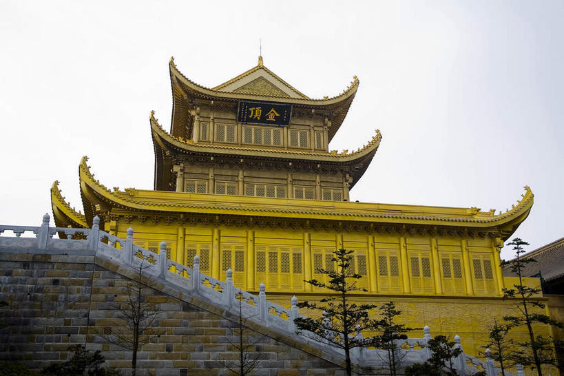 无人,宫殿,栏杆,横图,室外,白天,仰视,旅游,度假,名胜古迹,楼梯,标志建筑,地标,建筑,峨眉山,中国,亚洲,遗迹,扶手,瓦片,阶梯,墙,屋檐,乌云,云,阴天,云朵,褐色,云彩,古迹,文物,娱乐,建设,古建筑,护栏,檐,墙壁,墙面,台阶,天空,天,享受,休闲,旅游胜地,放松,四川省,宫廷,昏暗,阴沉,古文明,东亚,四川,中华人民共和国,西南地区,川,王宫,彩图,低角度拍摄,皇宫,峨眉,峨眉山市,飞檐