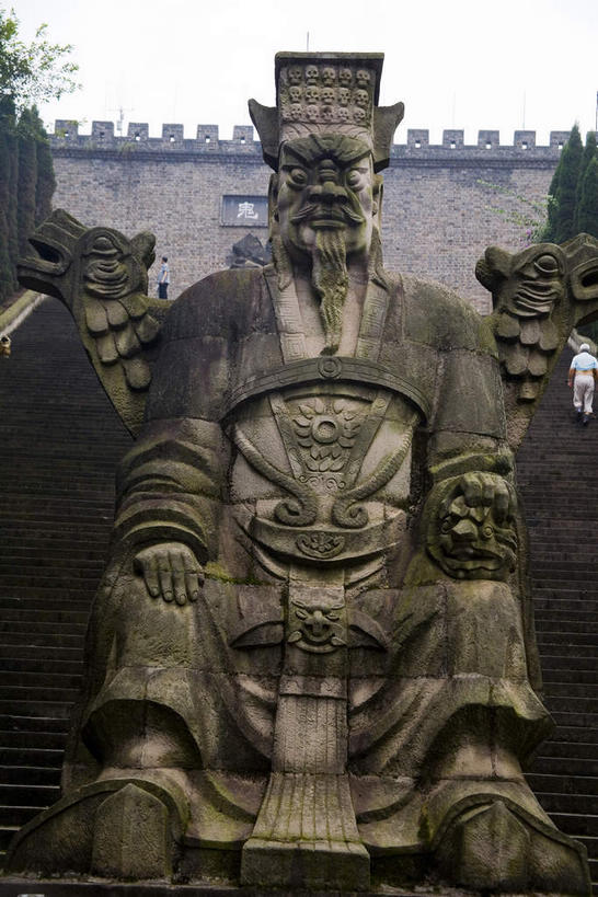 东方人,一个人,无人,坐,竖图,室外,白天,正面,旅游,度假,名胜古迹,植物,标志建筑,地标,建筑,雕塑,重庆,中国,亚洲,仅一个男性,仅一个人,仅一个中年男性,阴影,服装,遗迹,艺术,装饰,光线,雕刻,雕像,影子,黄种人,古迹,文物,娱乐,建设,古建筑,树,树木,一个,衣服,绿色,阳光,自然,工艺品,享受,休闲,旅游胜地,放松,服饰,生长,单个,成长,纪念,美术,衣着,穿着,主题,陈列,古文明,东亚,中华人民共和国,西南地区,功能,美学,重庆市,渝,丰都县,衣饰,男人,男性,中年男性,亚洲人,坐着,彩图,全身,丰都,丰都鬼城,酆都鬼城,鬼城,幽都