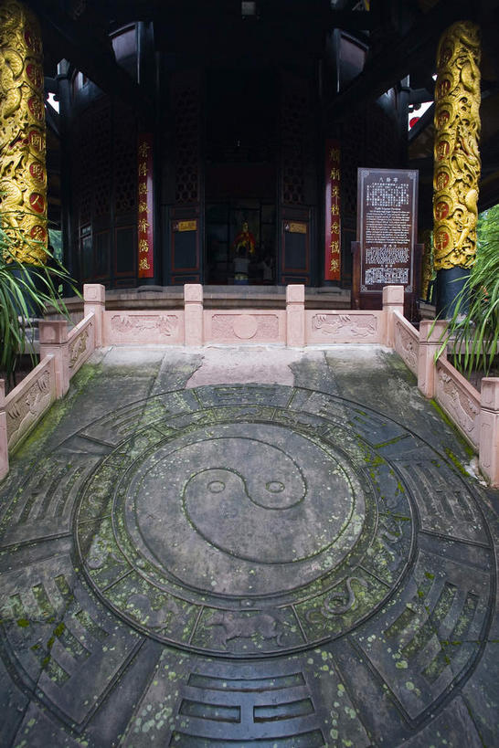 无人,家,竖图,室外,白天,正面,旅游,度假,绘画,名胜古迹,植物,标志建筑,道路,地标,建筑,路,雕塑,重庆,中国,亚洲,遗迹,艺术,装饰,纹路,雕刻,雕像,浮雕,纹理,柱子,房屋,屋子,小路,交通,古迹,文化,文物,娱乐,建设,古建筑,楼房,住宅,树,树木,绿色,自然,工艺品,享受,休闲,旅游胜地,放松,生长,成长,纪念,美术,主题,陈列,古文明,东亚,肌理,中华人民共和国,西南地区,功能,美学,重庆市,渝,丰都县,画画,彩图,房子,丰都,丰都鬼城,酆都鬼城,鬼城,幽都