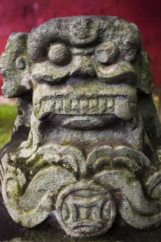 无人,竖图,室外,特写,白天,正面,哺乳动物,野生动物,狮子,静物,雕塑,中国,亚洲,阴影,辟邪,艺术,装饰,光线,纹路,雕刻,雕像,纹理,影子,文化,石雕,海南,一个,阳光,动物,工艺品,石狮,祈祷,健康,许愿,祠堂,海南省,单个,纪念,祈求,美术,主题,凶猛,陈列,祠庙,东亚,肌理,中华人民共和国,华南地区,省会,功能,美学,驱邪,祛邪,避邪,海口,海口市,琼,守护神,残暴,平安,凶残,半身,彩图,琼山,琼山区,琼台福地,五公祠
