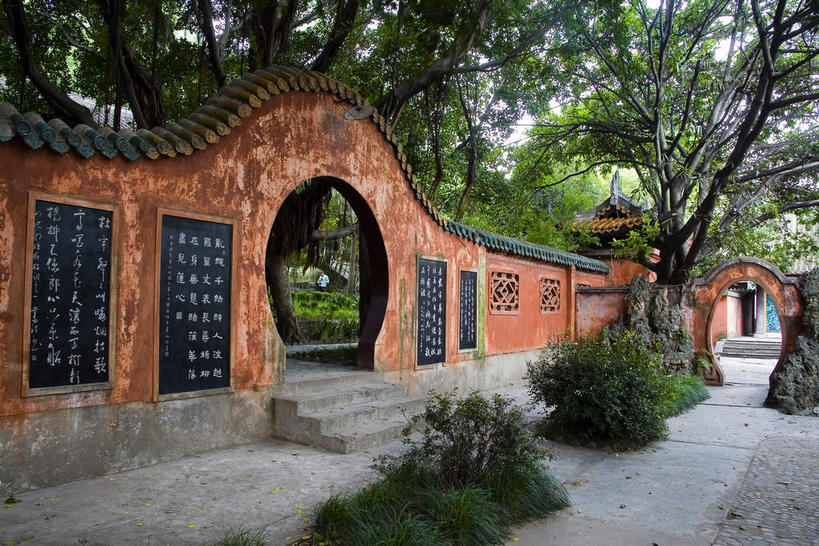 无人,横图,室外,白天,正面,旅游,度假,名胜古迹,植物,楼梯,标志建筑,道路,地标,建筑,路,重庆,中国,亚洲,阴影,遗迹,光线,纹路,瓦片,纹理,影子,阶梯,墙,屋檐,拱门,小路,褐色,交通,古迹,文物,娱乐,建设,古建筑,檐,墙壁,墙面,台阶,树,树木,绿色,阳光,自然,享受,休闲,旅游胜地,放松,生长,成长,古文明,东亚,肌理,中华人民共和国,西南地区,重庆市,渝,奉节县,彩图,白帝城