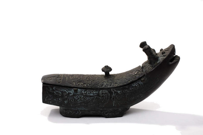 无人,横图,室内,特写,白天,白色背景,正面,静物,杯子,金属制品,金属,酒杯,摄影,影棚,摄影棚,青铜,青铜器,彩图,影棚拍摄,拍摄,青铜制品,觥,龙纹觥