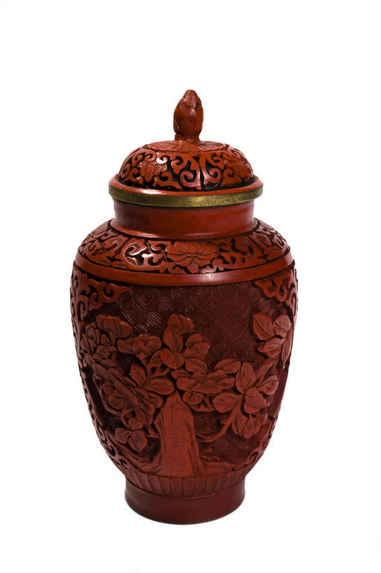 无人,竖图,室内,特写,白天,白色背景,正面,绘画,装修,静物,工艺美术品,漆器,雕塑,艺术,装饰,纹路,材料,雕刻,雕像,浮雕,纹理,褐色,艺术品,古典,文化,文物,装潢,一个,工艺品,摄影,影棚,单个,古董,纪念,工艺,保护,涂料,美术,古物,摄影棚,主题,陈列,古玩,肌理,功能,美学,画画,彩图,影棚拍摄,拍摄,浅浮雕,凡立水,绝缘漆,清漆