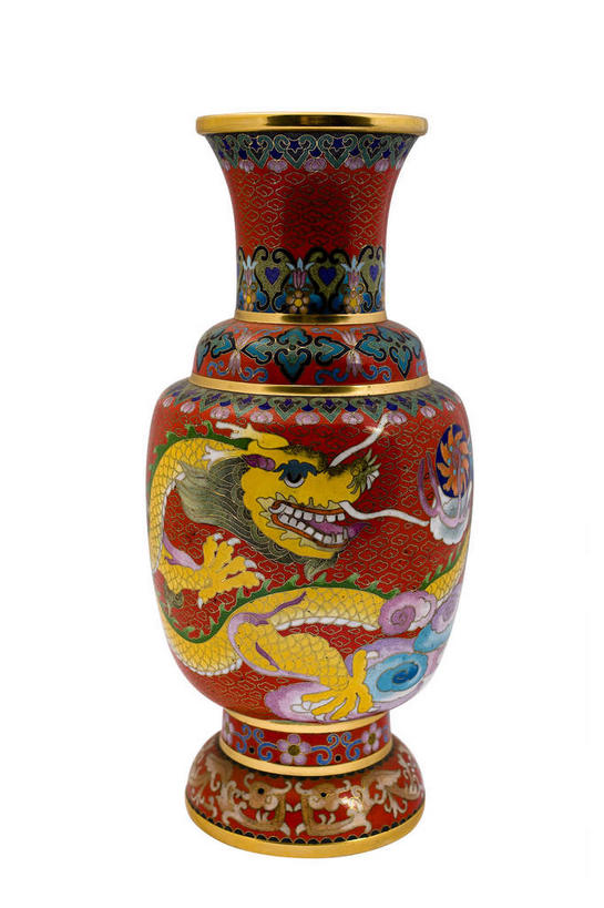 无人,竖图,室内,特写,白天,白色背景,正面,静物,花瓶,珐琅,装饰,纹路,纹理,陶瓷,陶瓷制品,一个,瓶子,摄影,影棚,单个,华丽,修饰,点缀,摄影棚,肌理,衬托,美观,雅致,雅观,搪瓷,景泰蓝,彩图,影棚拍摄,拍摄